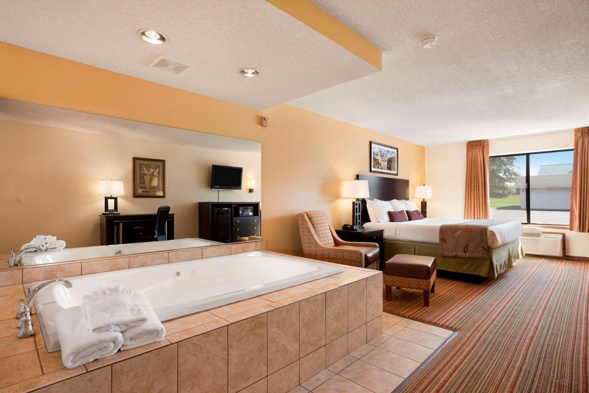 Ramada by Wyndham Wisconsin Dells I-90 photo 13