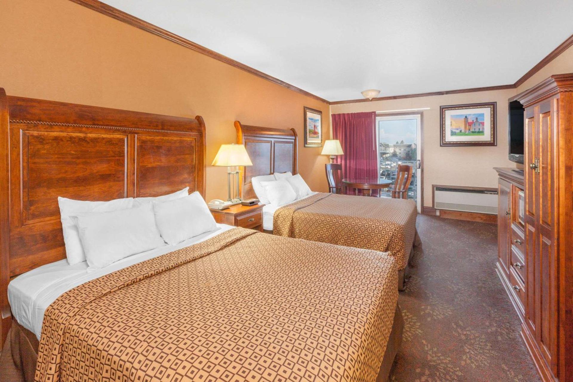 Ramada by Wyndham Mackinaw City Waterfront photo 52