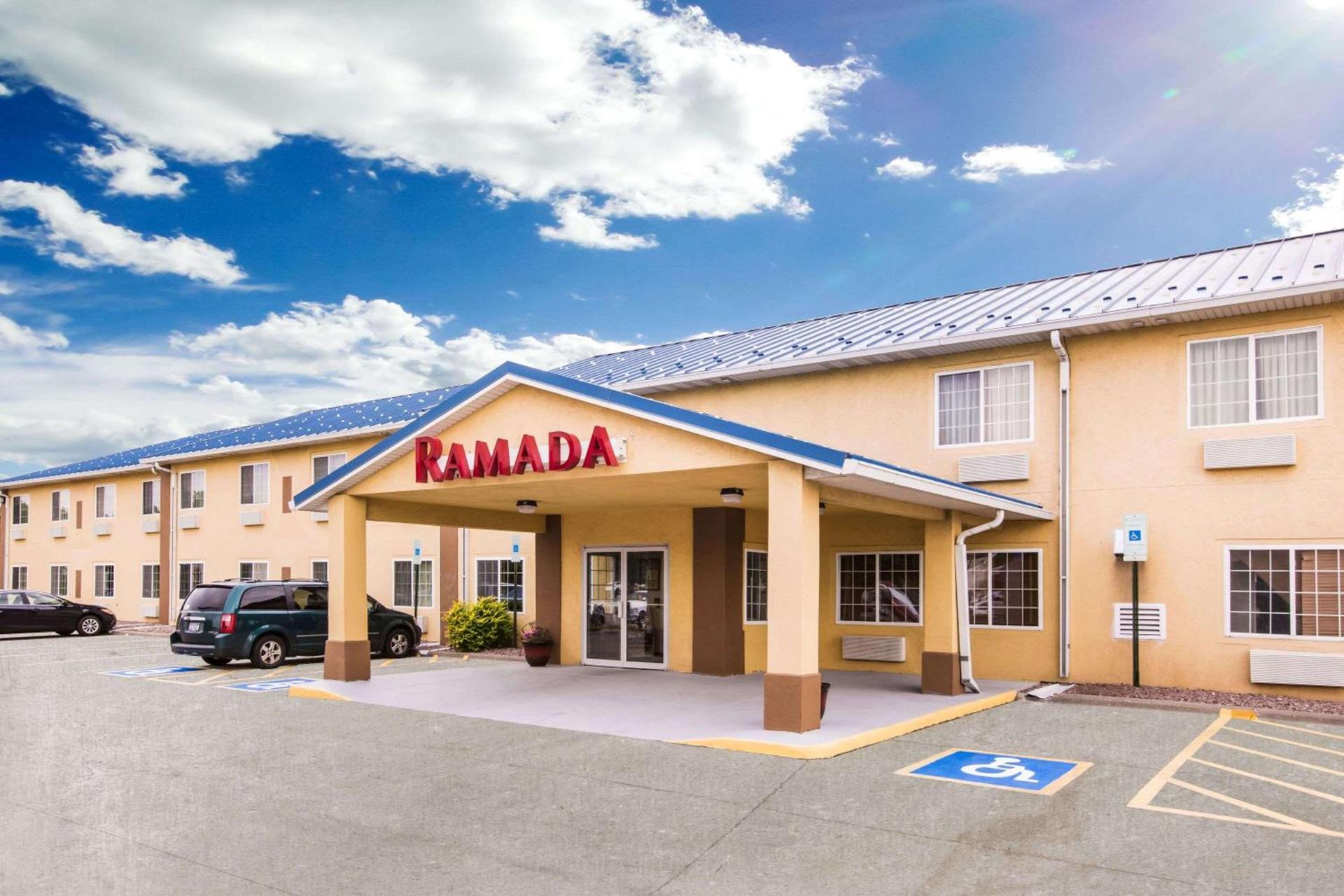 Ramada by Wyndham Sioux Falls photo 1