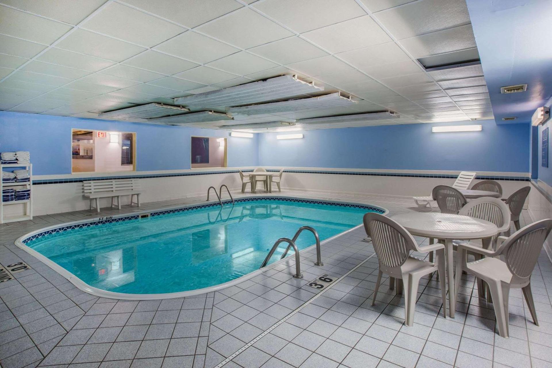 Ramada by Wyndham Sioux Falls photo 18