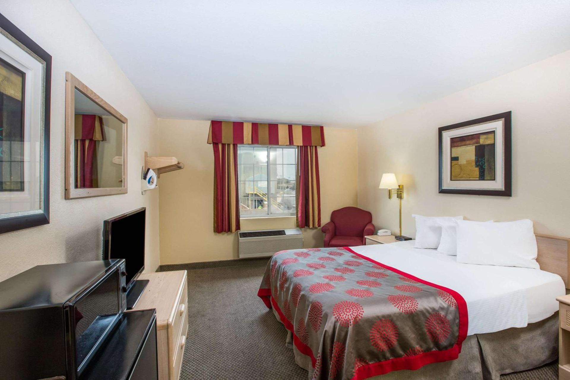 Ramada by Wyndham Sioux Falls photo 17