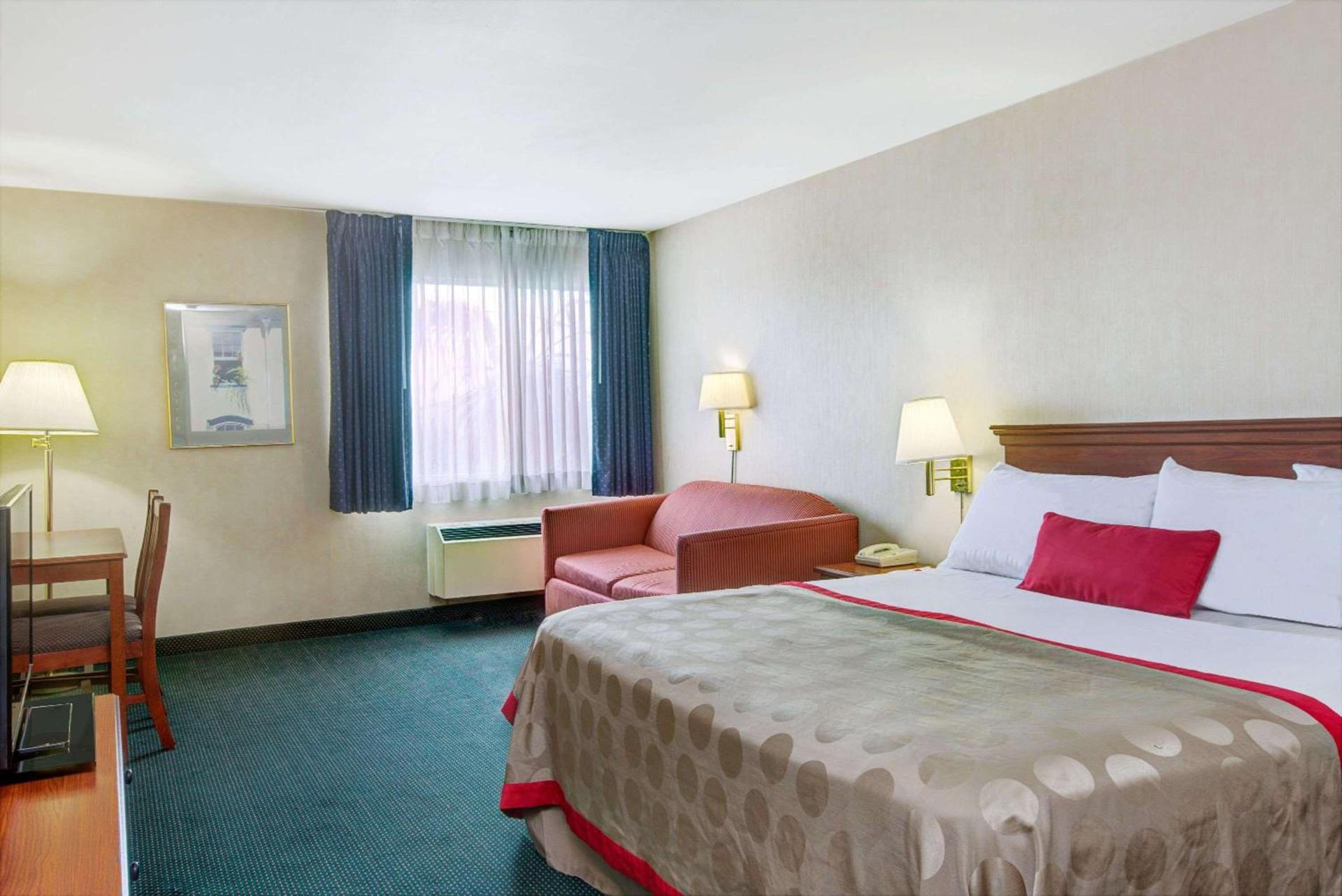Ramada by Wyndham Hawthorne/LAX photo 7