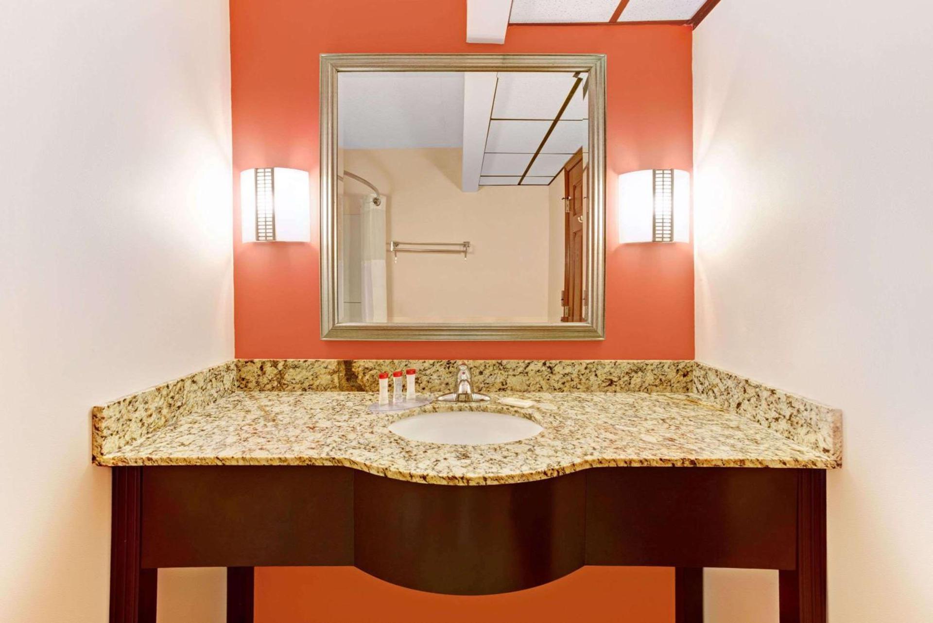 Ramada by Wyndham Murfreesboro photo 19