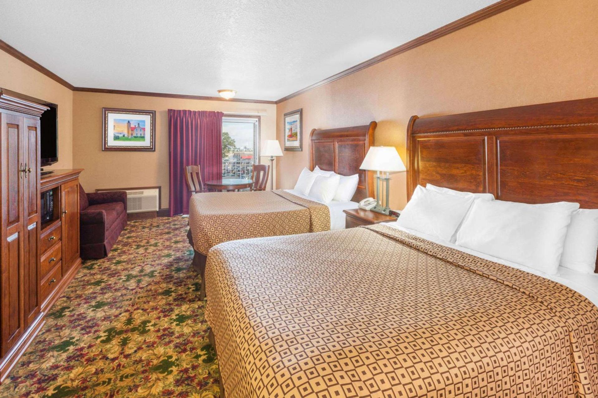 Ramada by Wyndham Mackinaw City Waterfront photo 48
