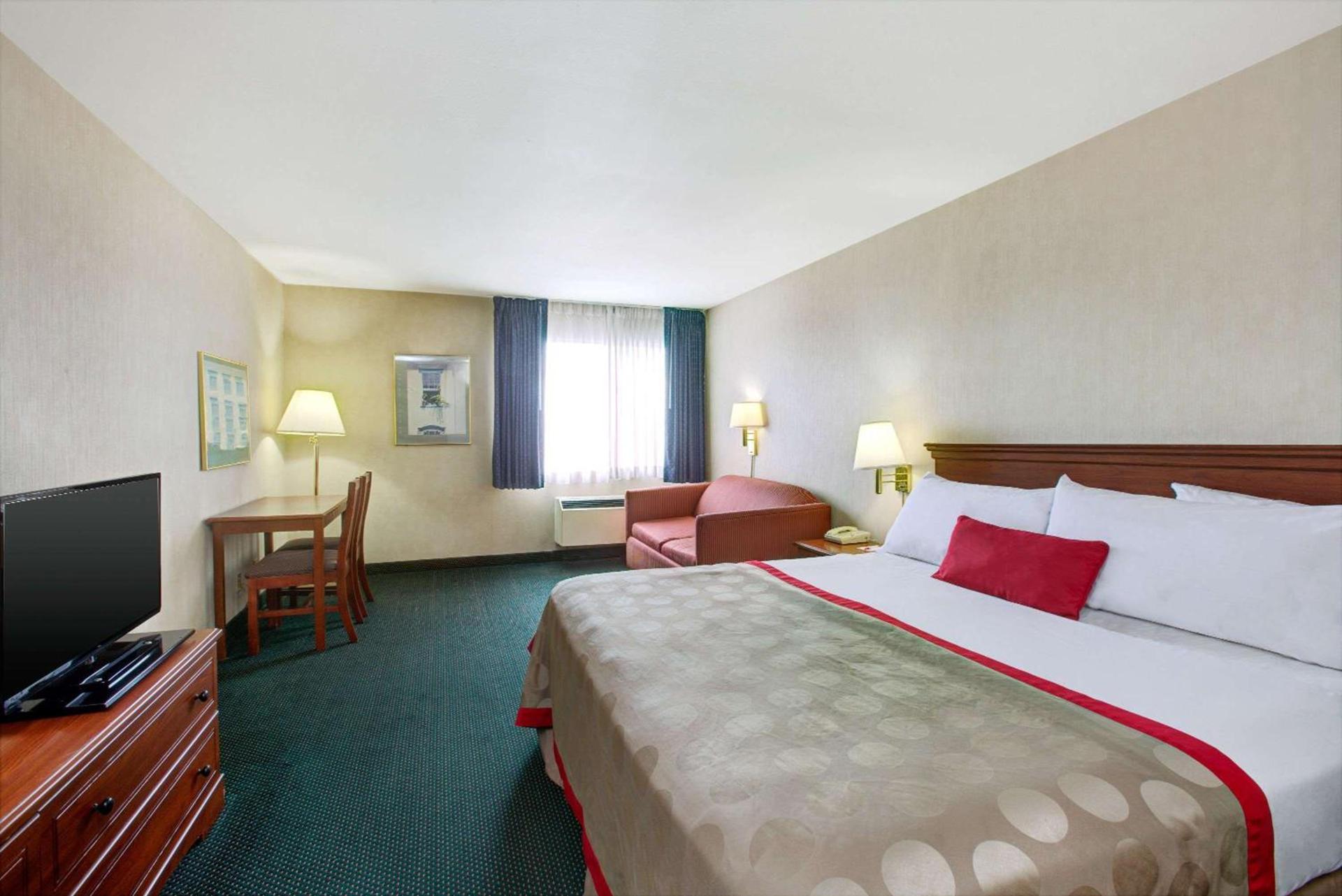 Ramada by Wyndham Hawthorne/LAX photo 6