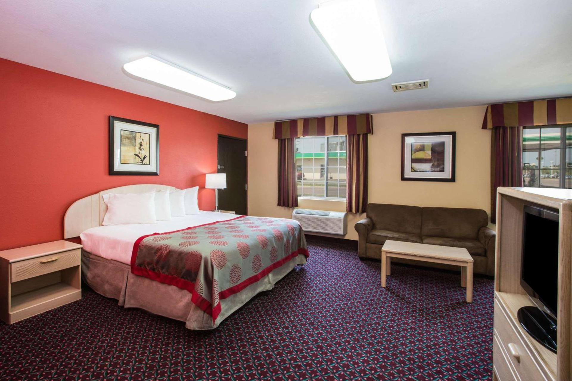 Ramada by Wyndham Sioux Falls photo 14