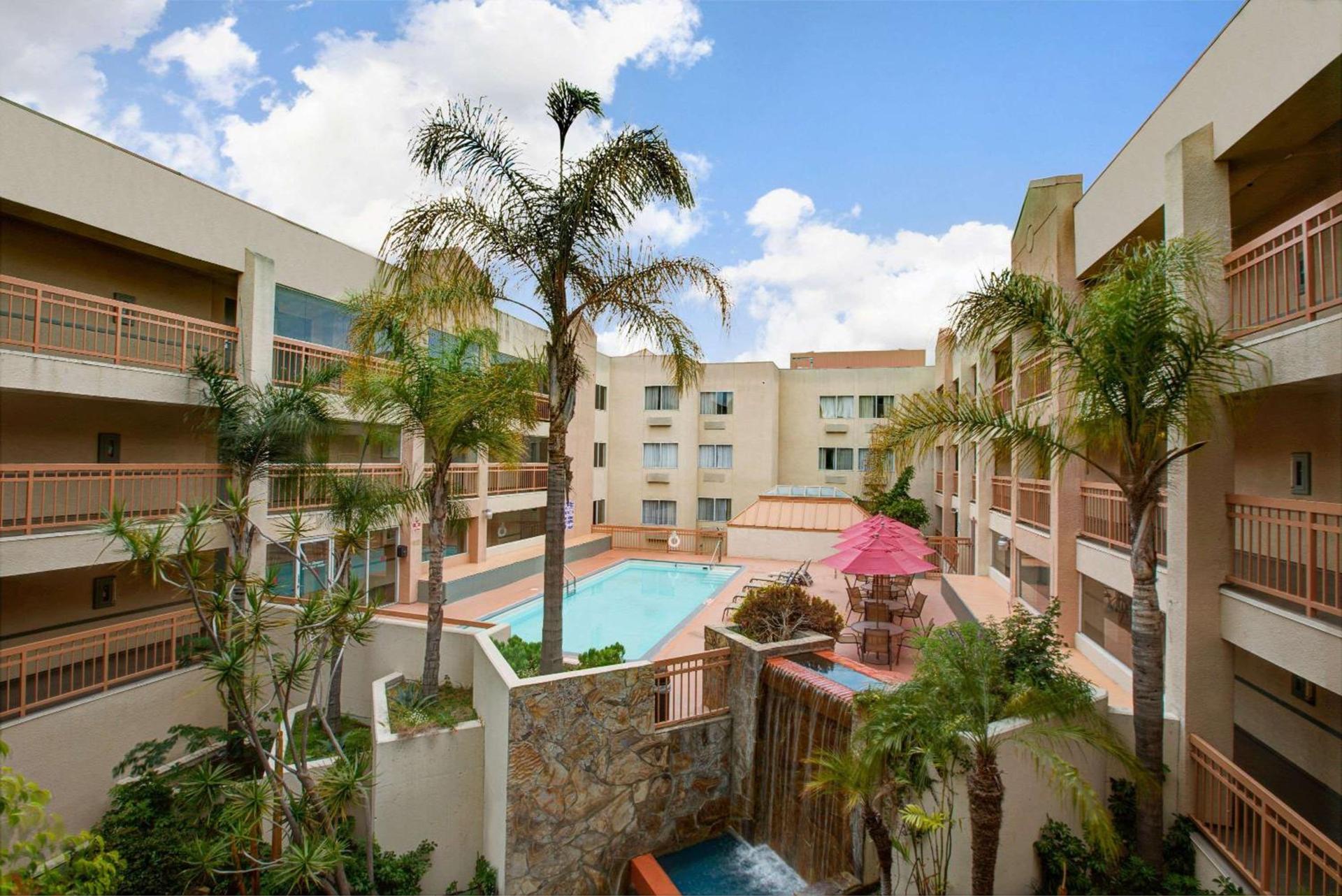 Ramada by Wyndham Hawthorne/LAX photo 3