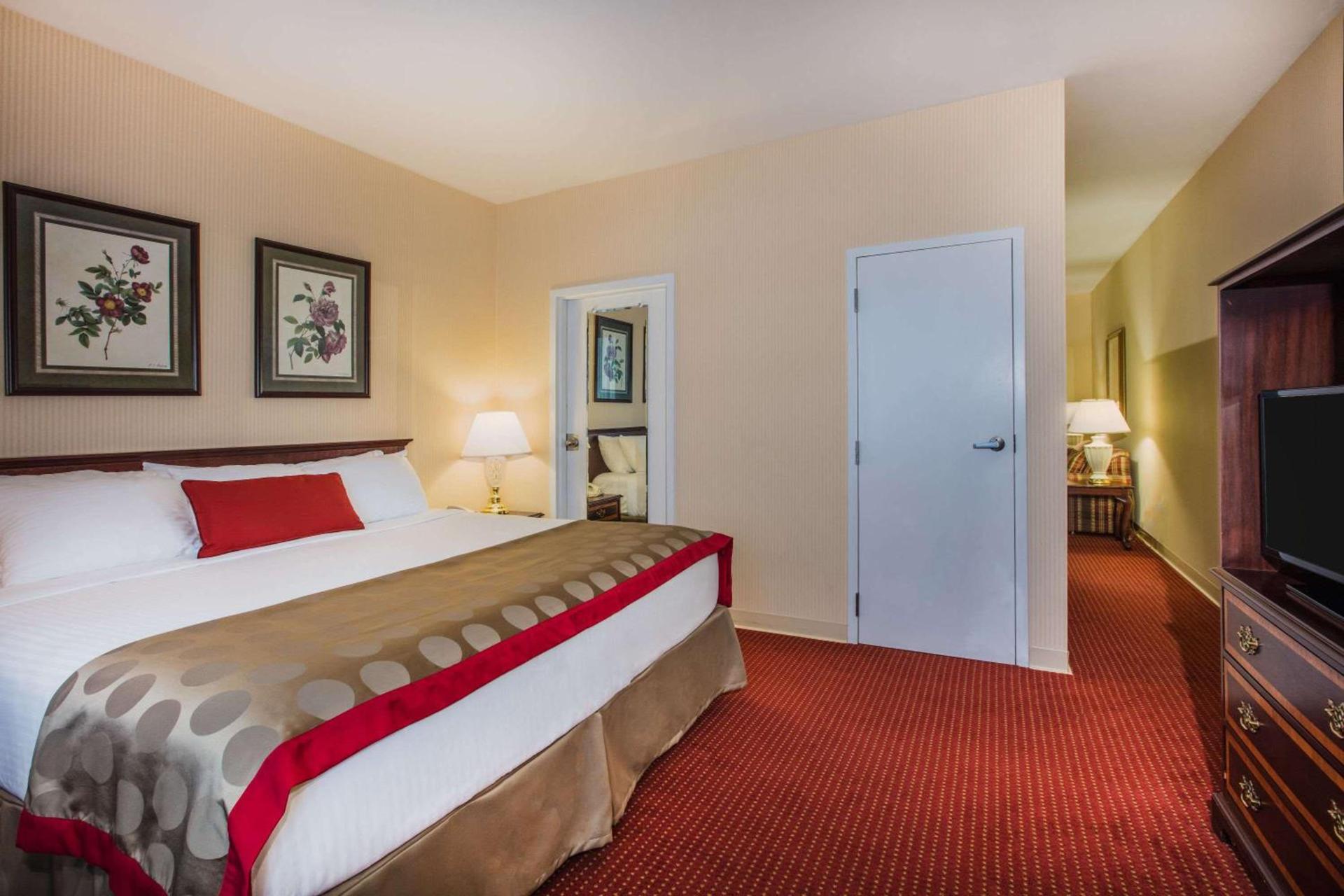 Ramada by Wyndham Ligonier photo 81