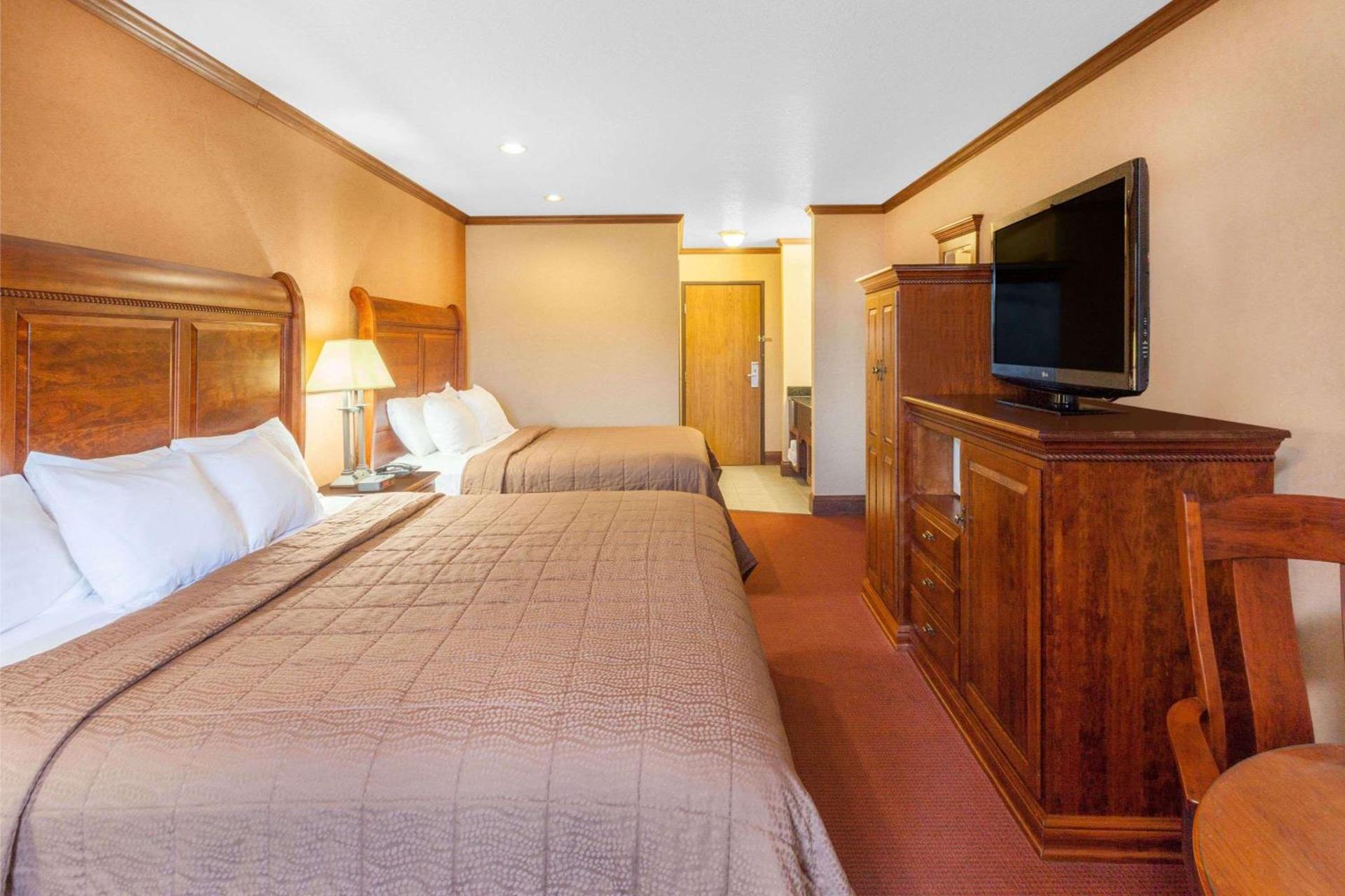 Ramada by Wyndham Mackinaw City Waterfront photo 43