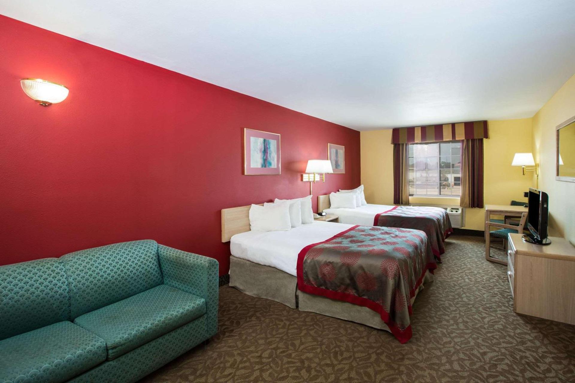 Ramada by Wyndham Sioux Falls photo 11