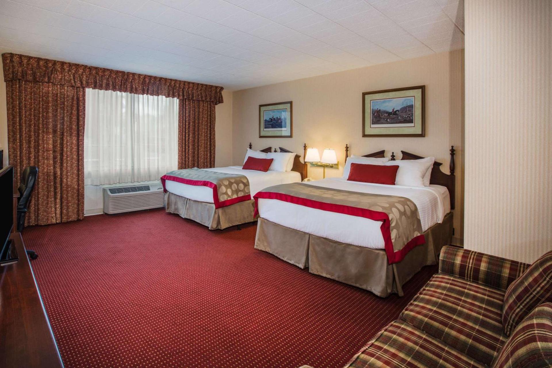Ramada by Wyndham Ligonier photo 78
