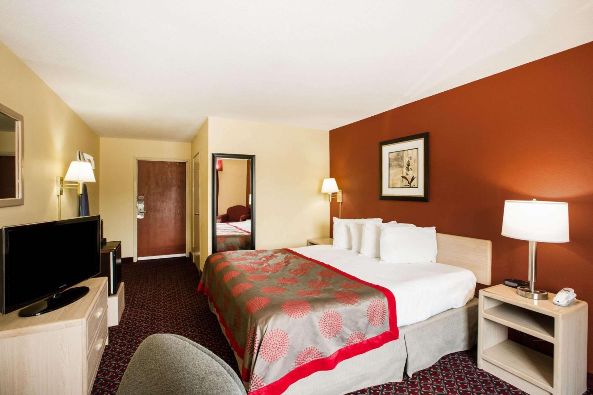 Ramada by Wyndham Sioux Falls photo 9