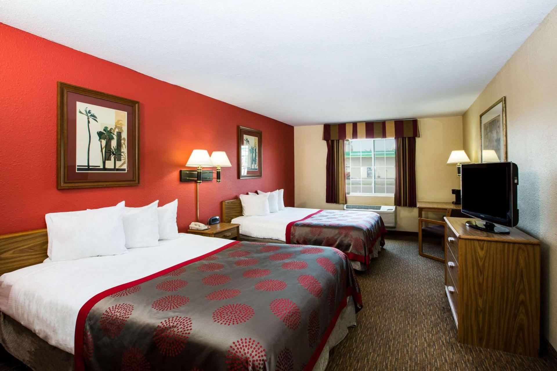 Ramada by Wyndham Sioux Falls photo 8