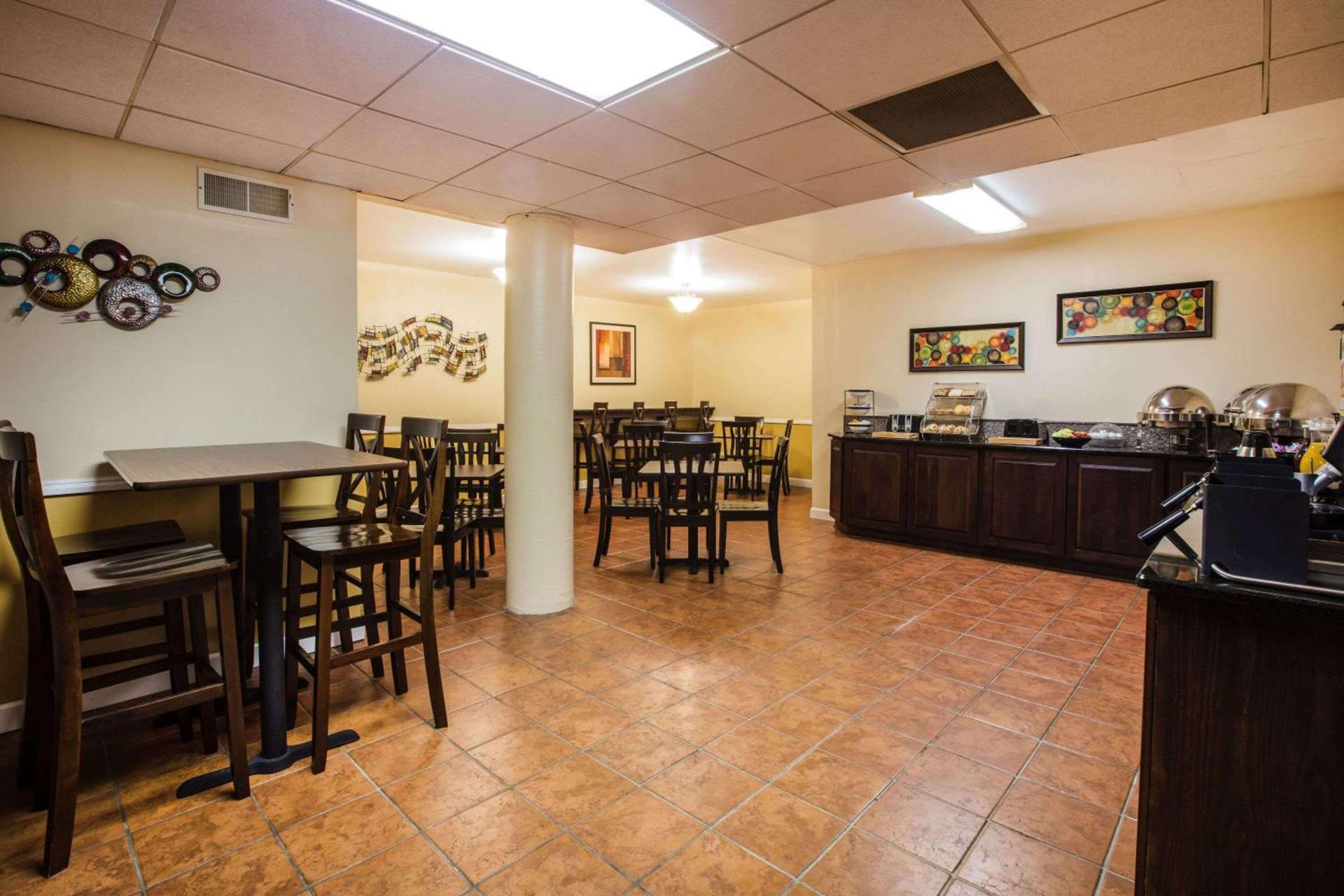 Ramada by Wyndham Ligonier photo 75