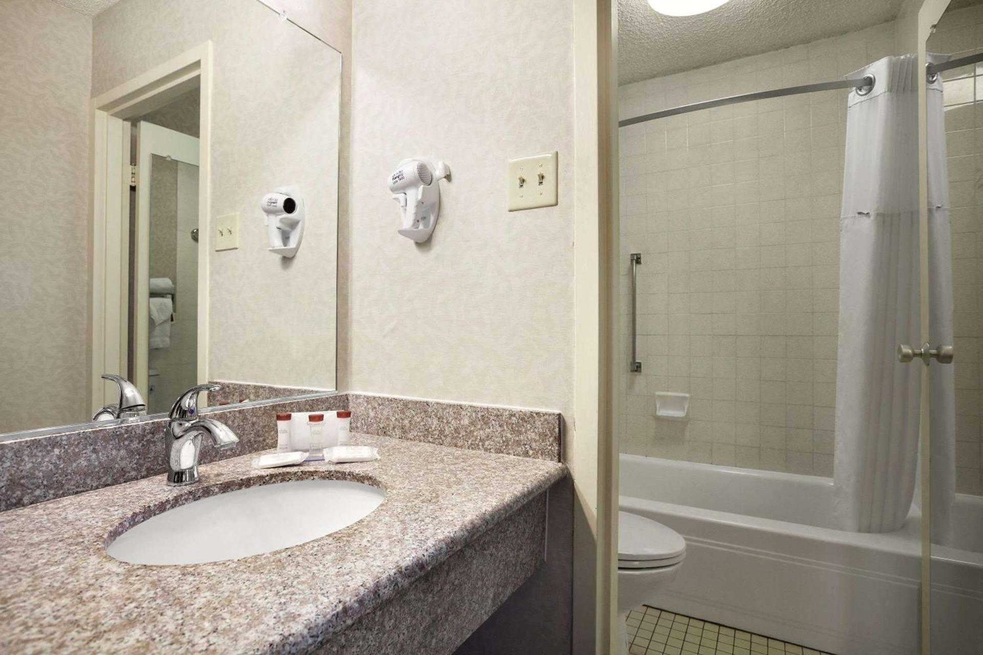 Ramada by Wyndham Sunnyvale/Silicon Valley photo 30