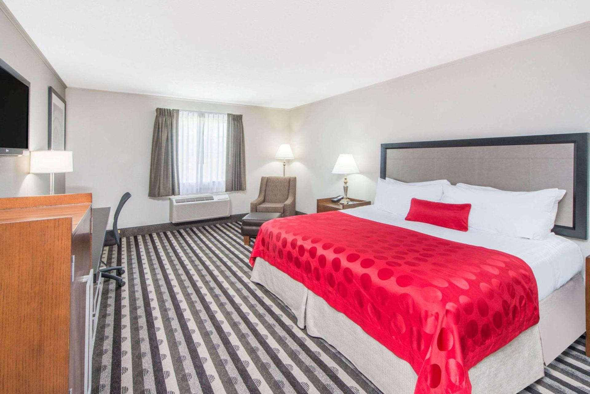 Ramada by Wyndham Springfield North photo 5