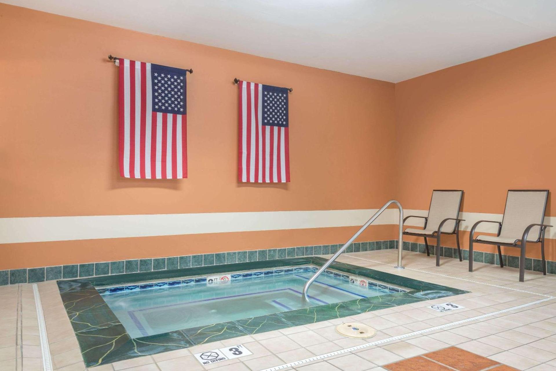 Ramada by Wyndham Catlettsburg Ashland photo 40