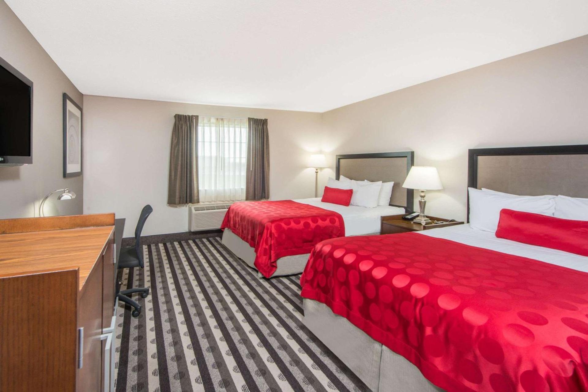 Ramada by Wyndham Springfield North photo 11