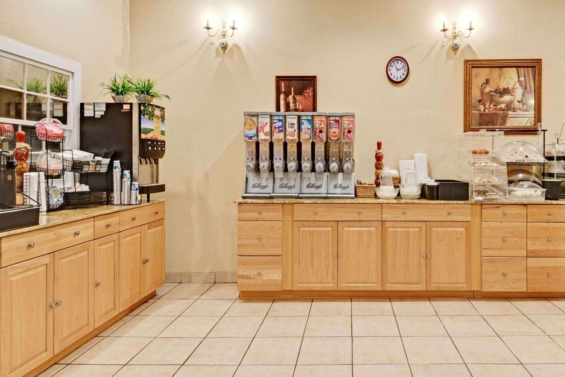 Ramada by Wyndham Kittery photo 11