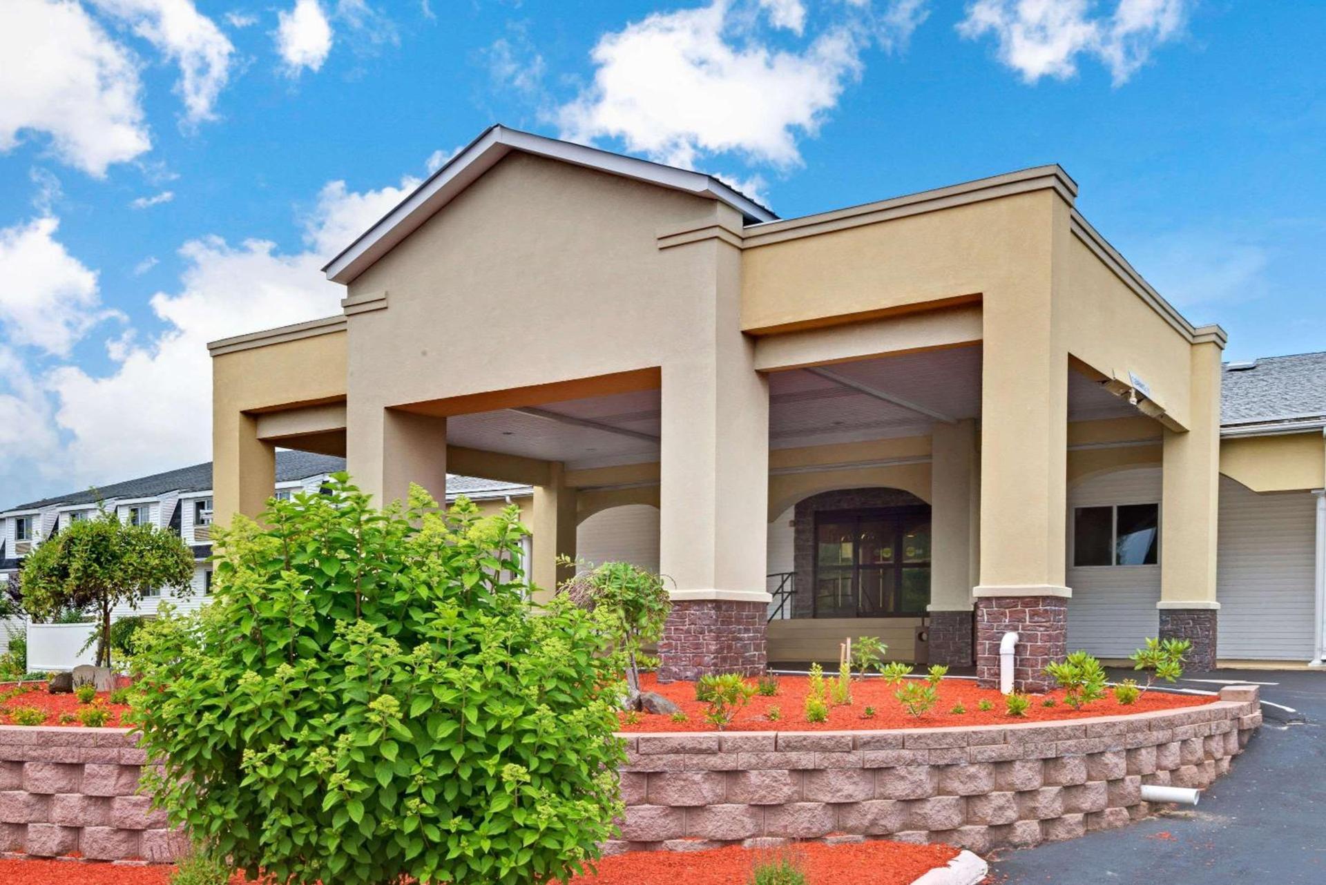 Ramada by Wyndham Kittery photo 1