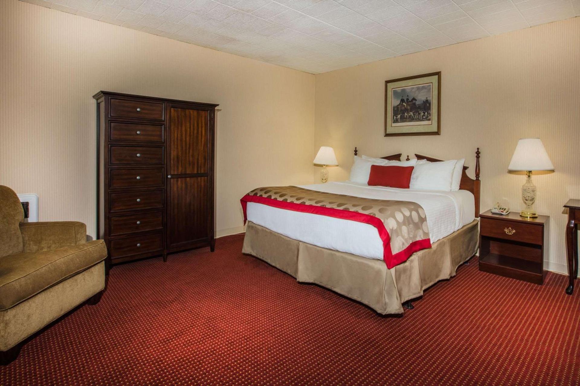 Ramada by Wyndham Ligonier photo 68