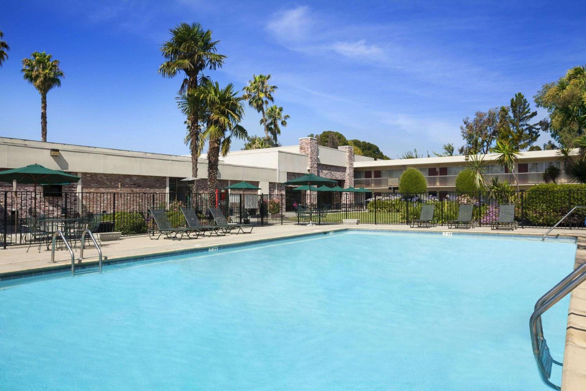 Ramada by Wyndham Sunnyvale/Silicon Valley photo 32