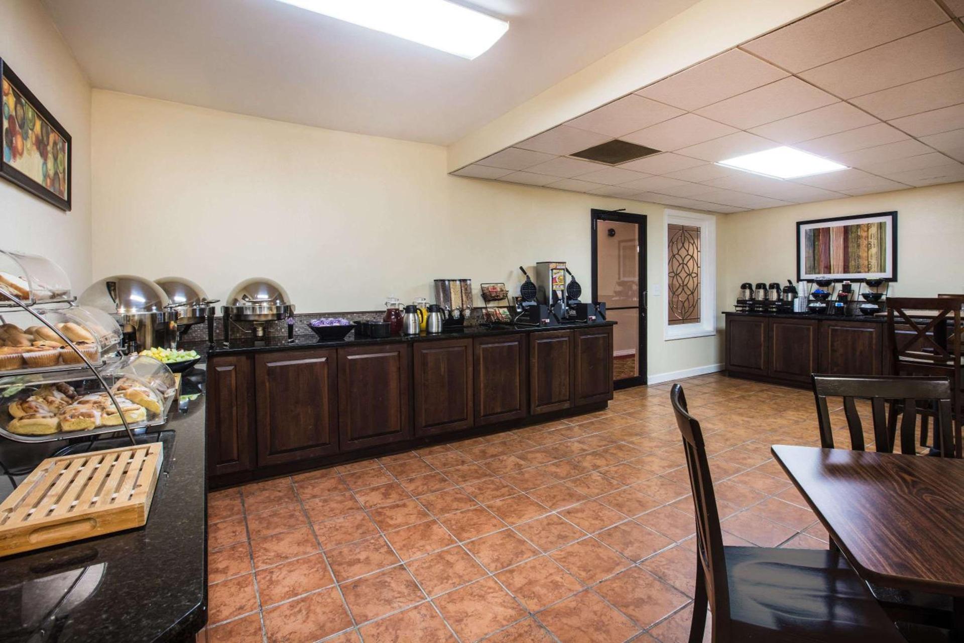 Ramada by Wyndham Ligonier photo 66