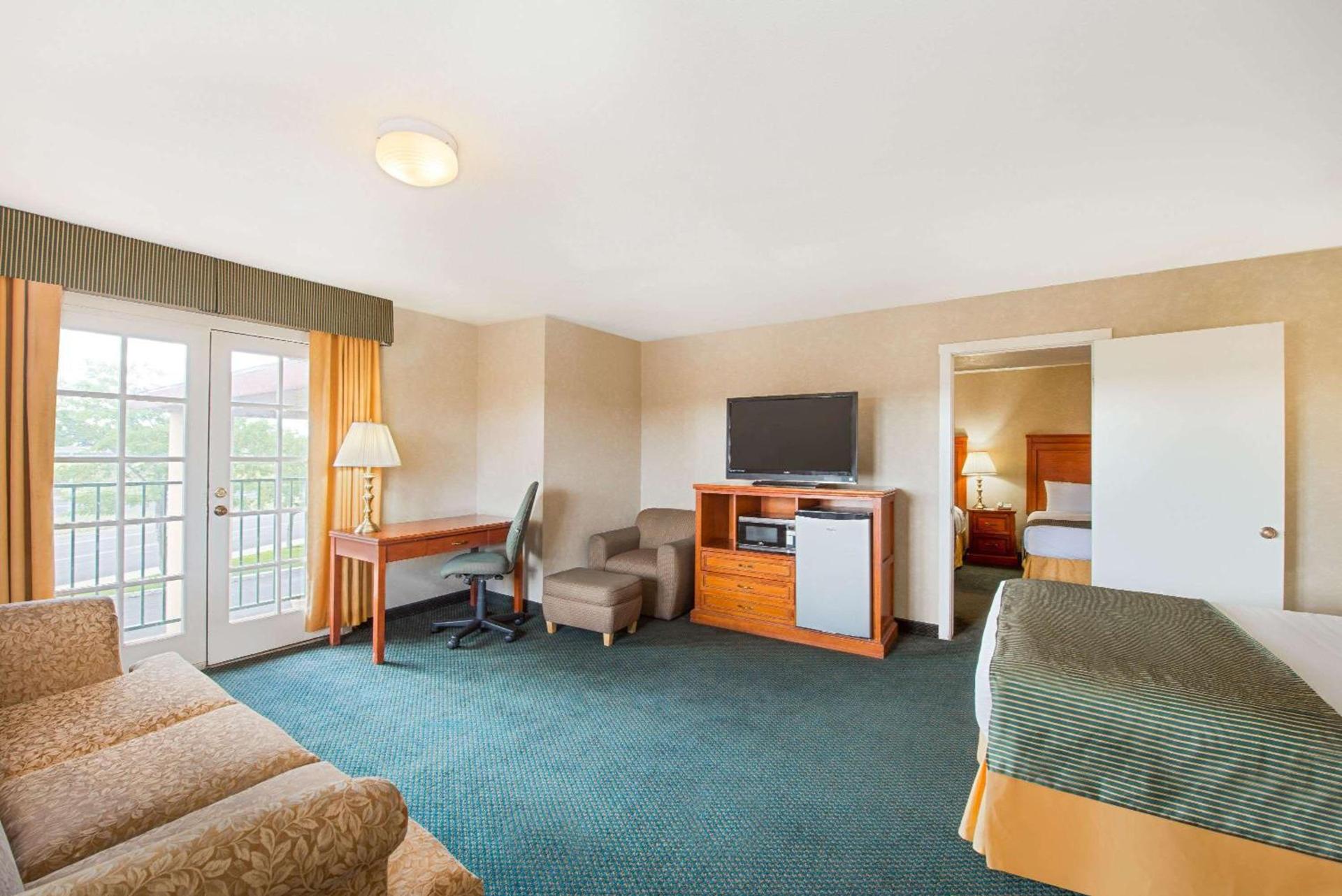 Ramada by Wyndham Flagstaff East photo 9