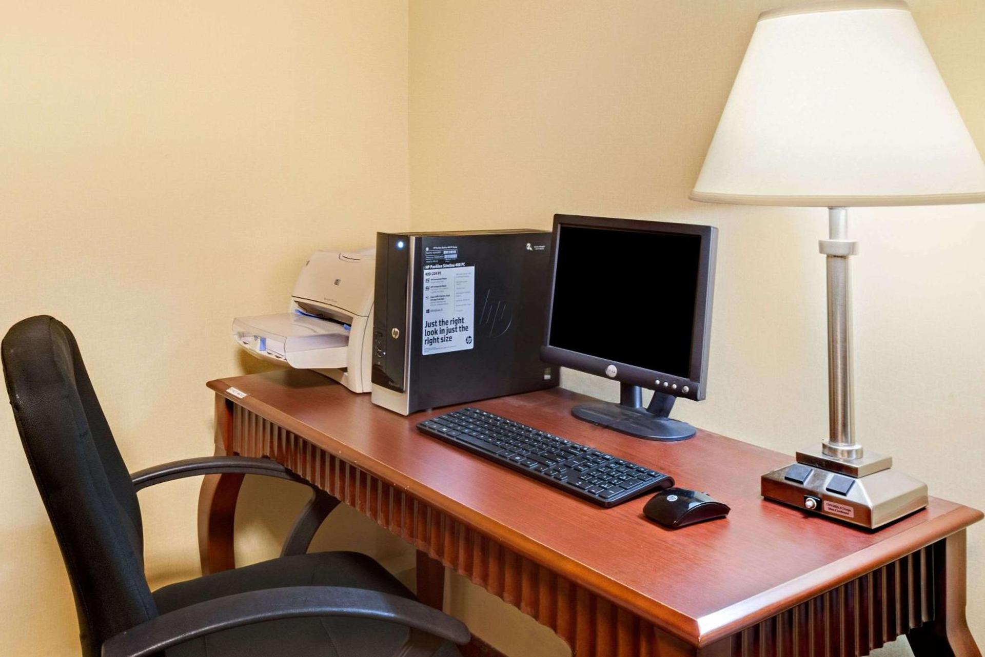 Ramada by Wyndham Kittery photo 13