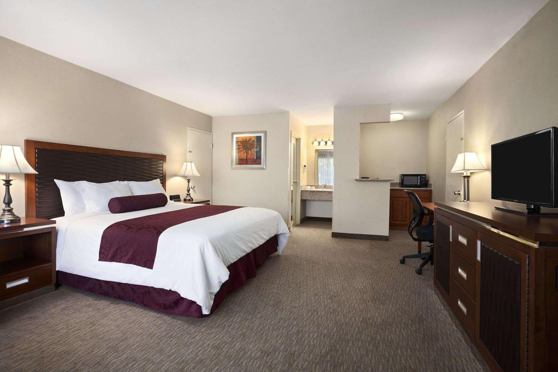 Ramada by Wyndham Sunnyvale/Silicon Valley photo 35