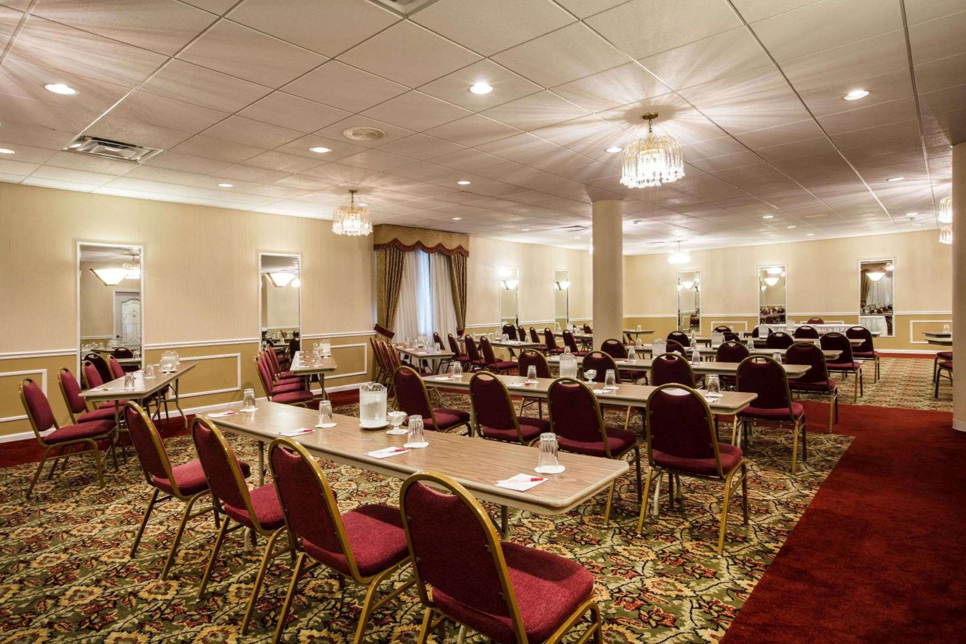 Ramada by Wyndham Ligonier photo 8