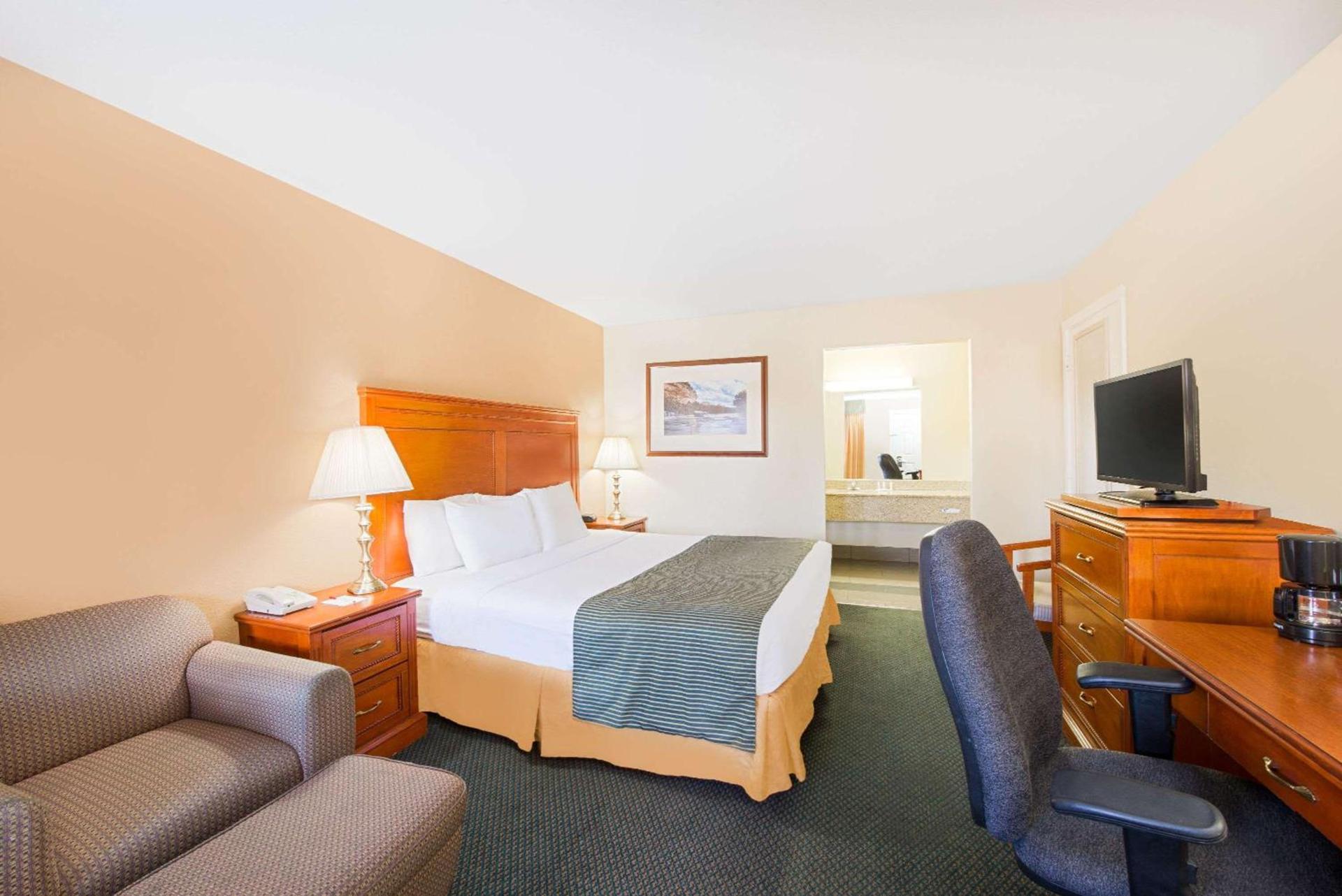 Ramada by Wyndham Flagstaff East photo 8