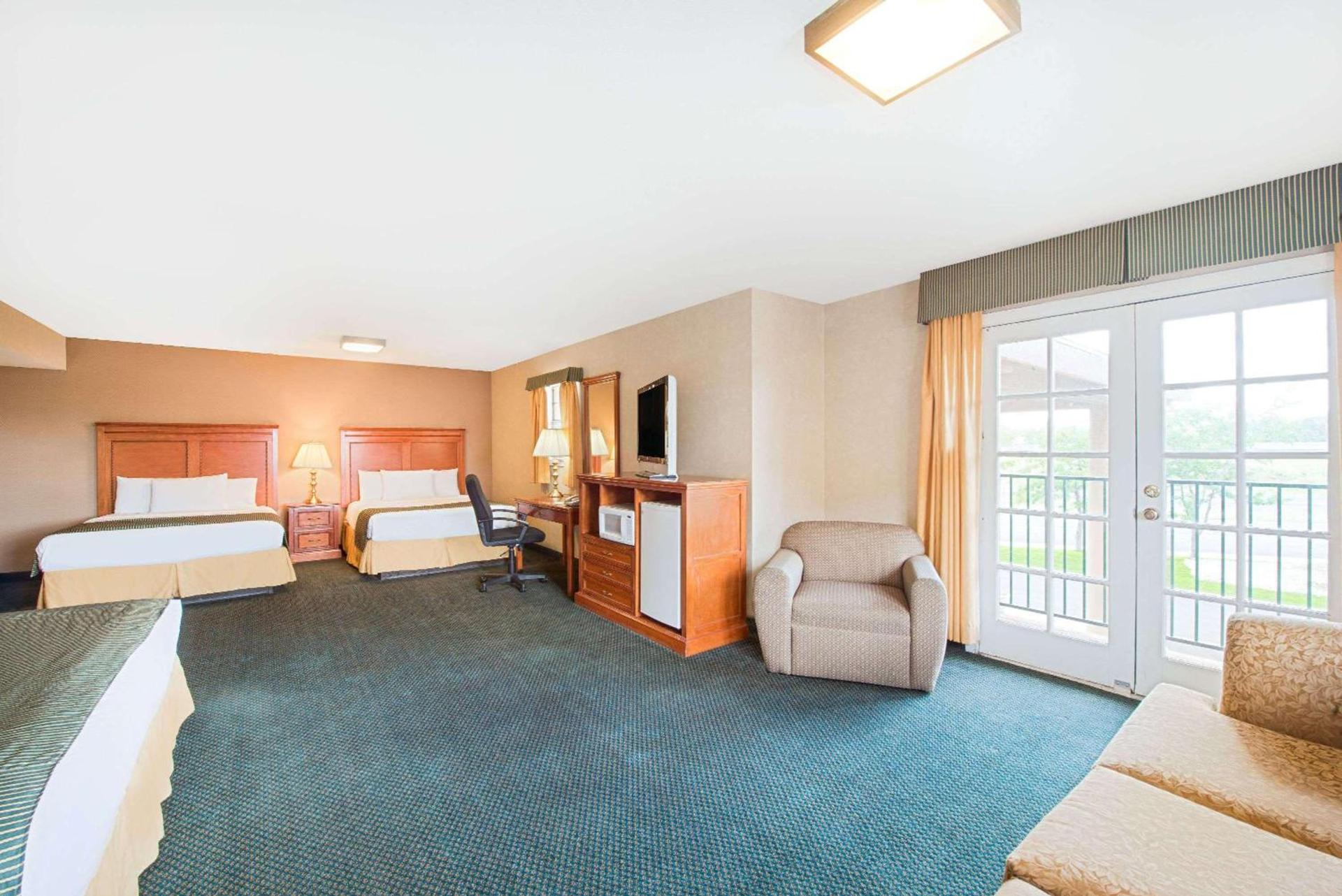Ramada by Wyndham Flagstaff East photo 5