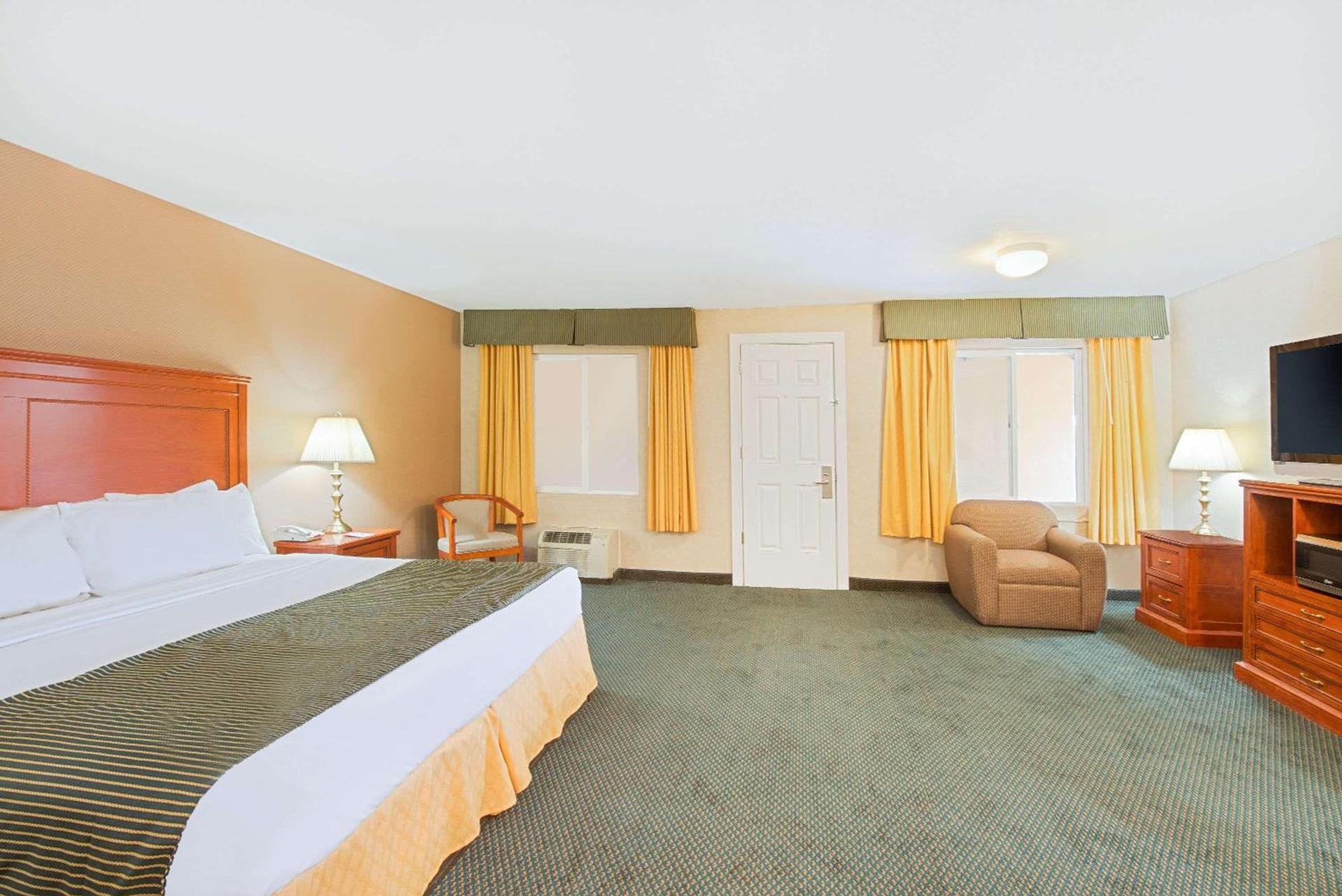 Ramada by Wyndham Flagstaff East photo 10