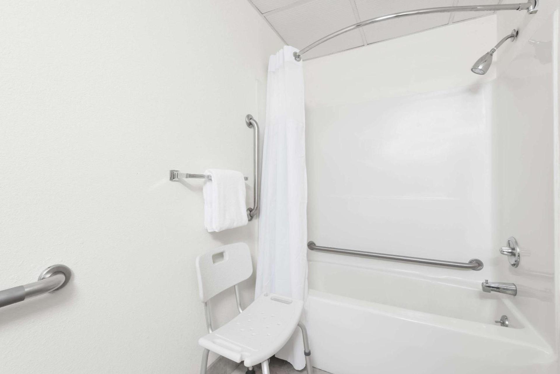 Ramada by Wyndham Groton Mystic photo 14