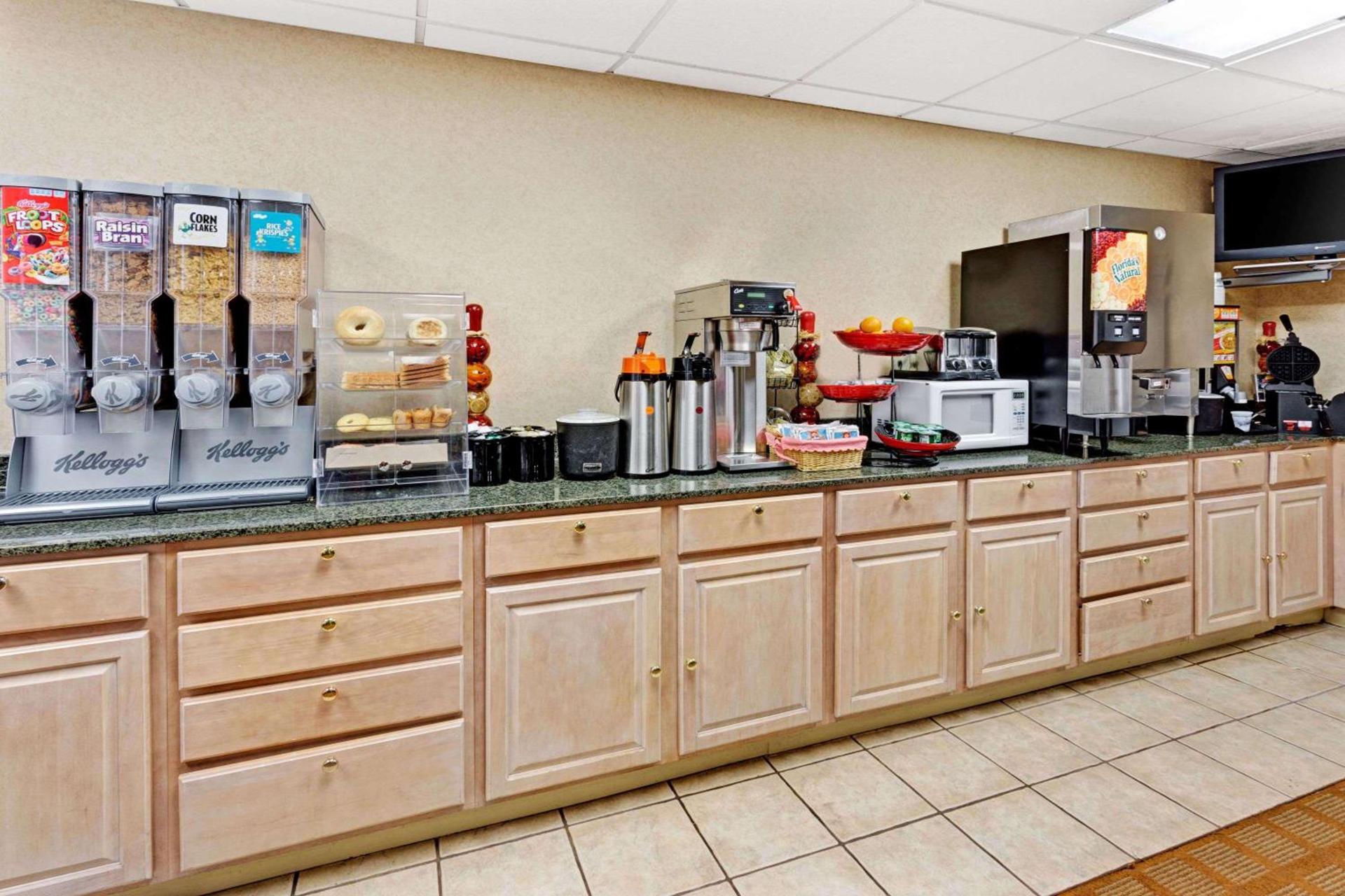 Ramada by Wyndham Baltimore West photo 12