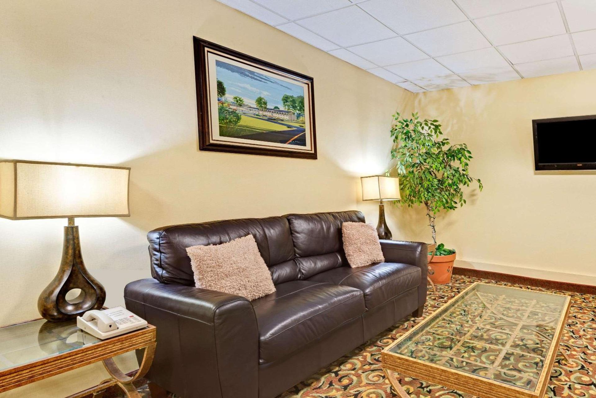 Ramada by Wyndham Kittery photo 2
