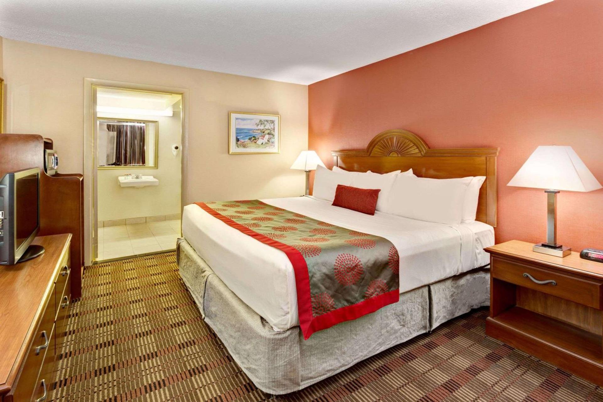 Ramada by Wyndham Baltimore West photo 11