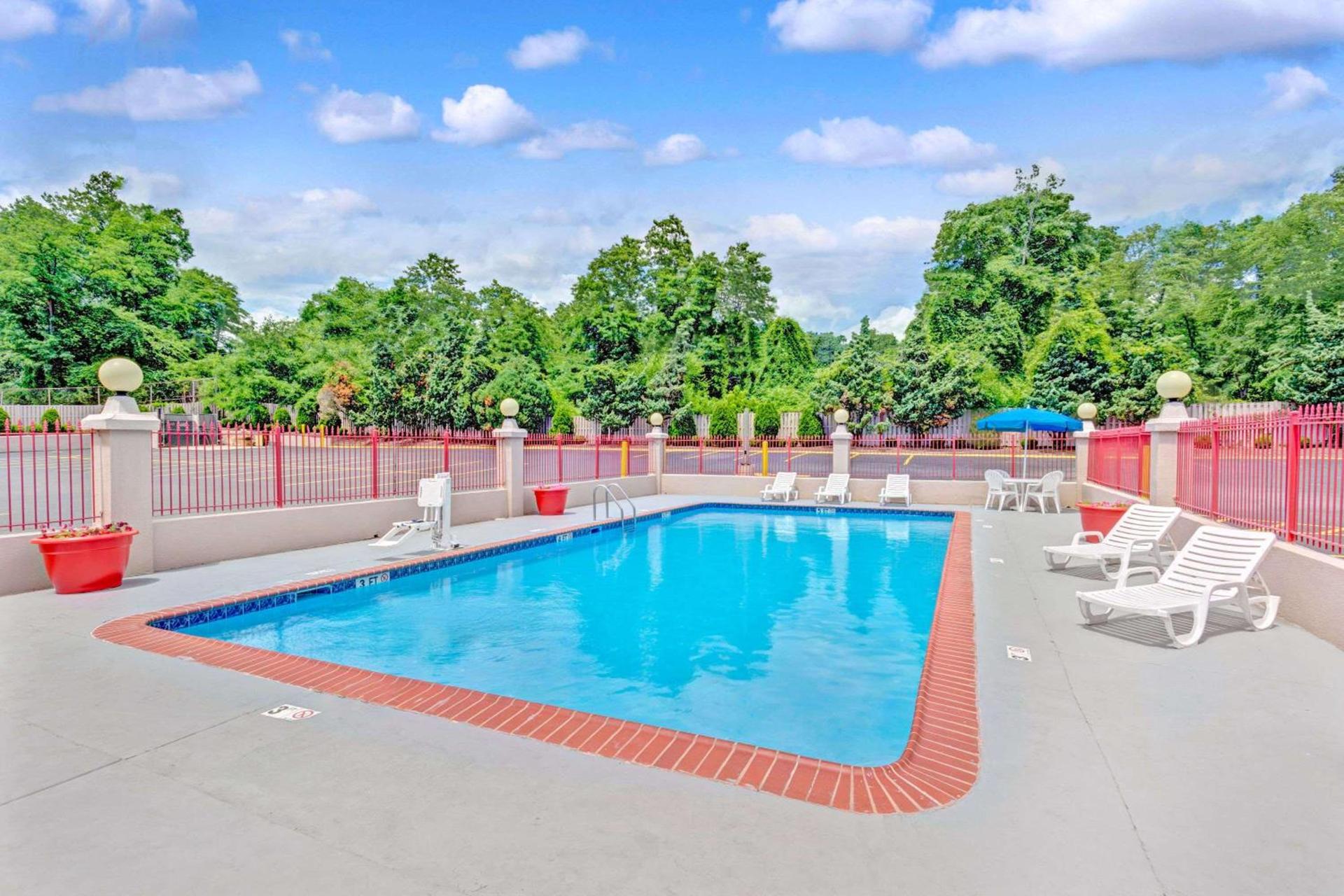Ramada by Wyndham Baltimore West photo 10