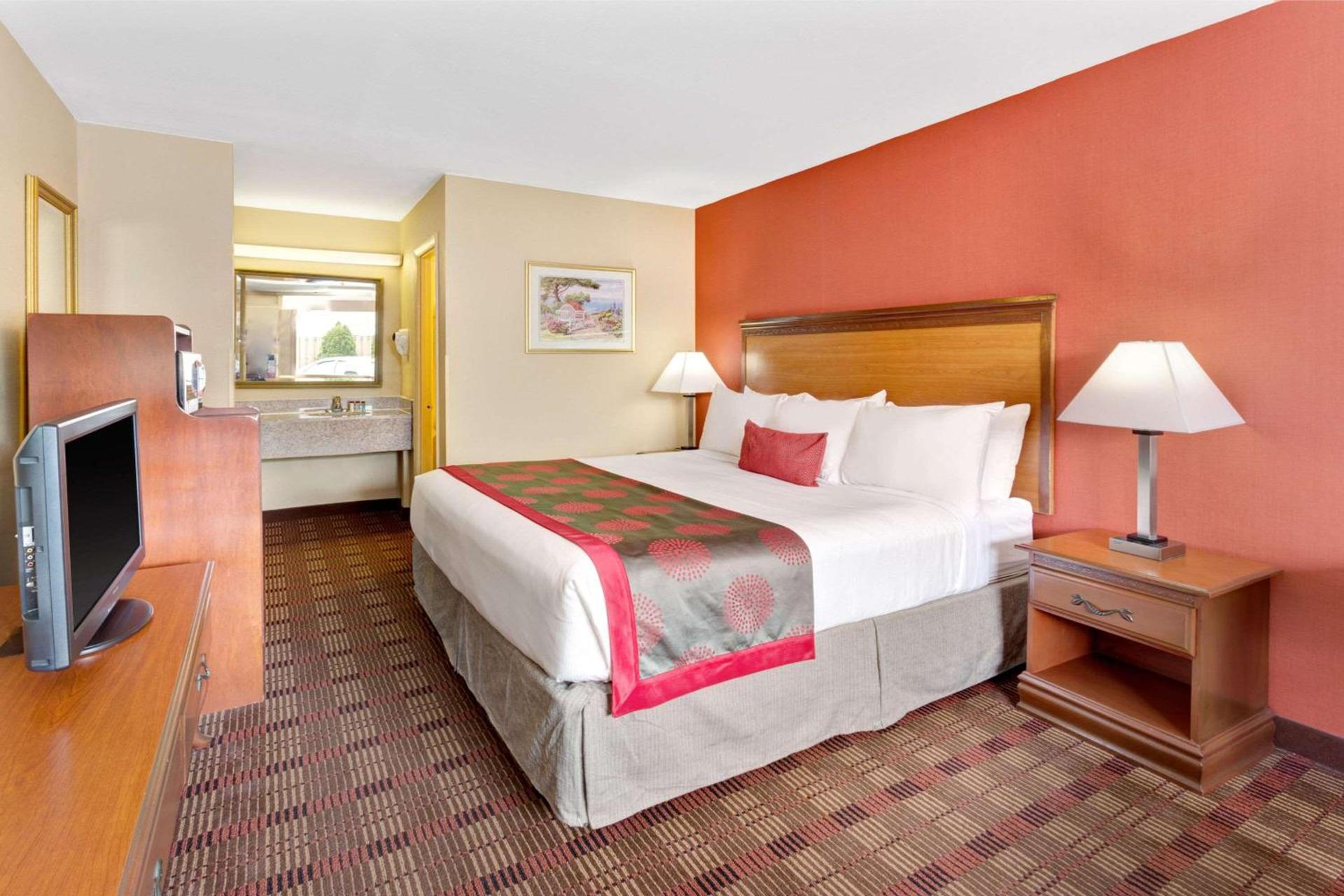 Ramada by Wyndham Baltimore West photo 9