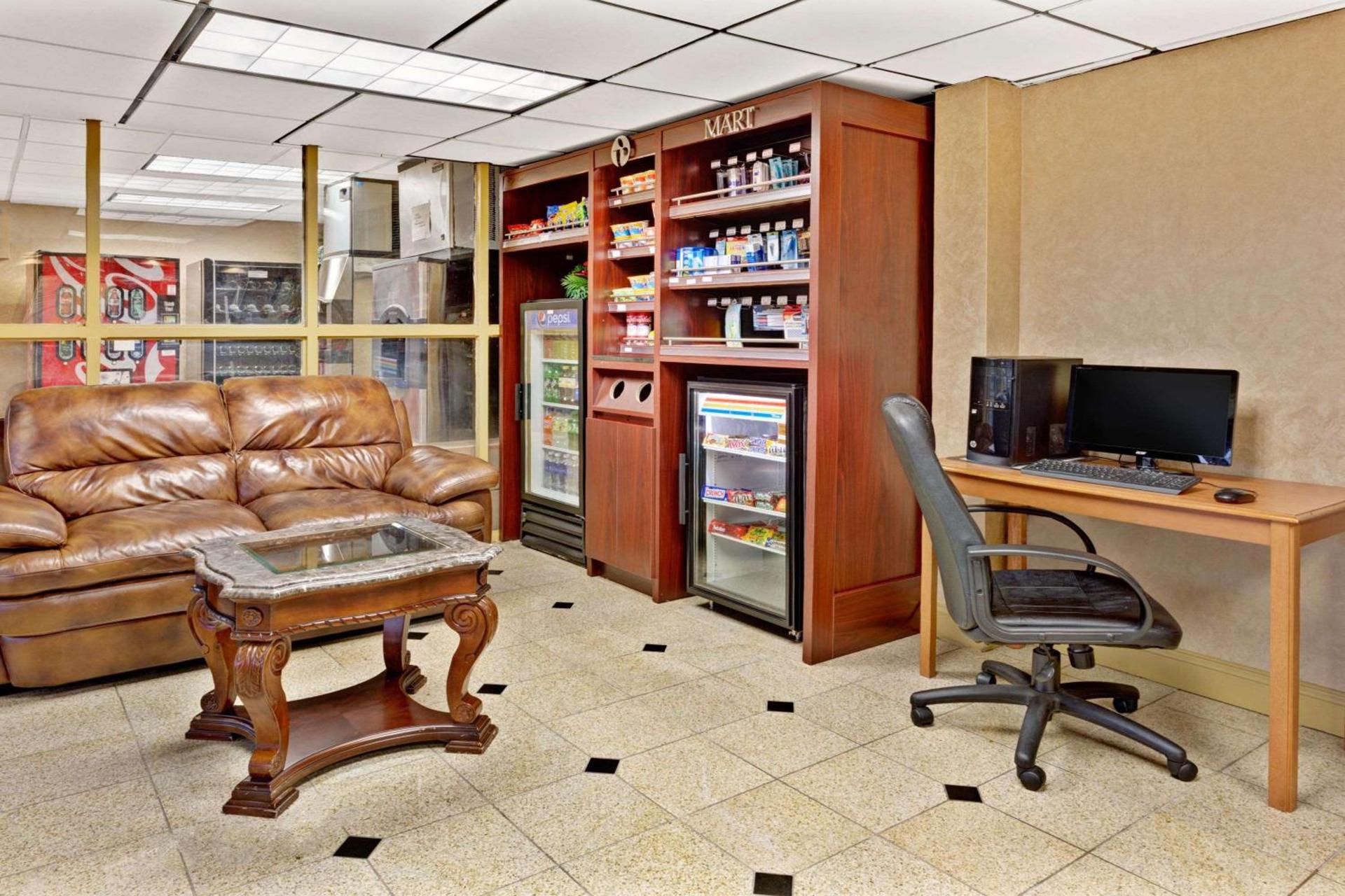 Ramada by Wyndham Baltimore West photo 8