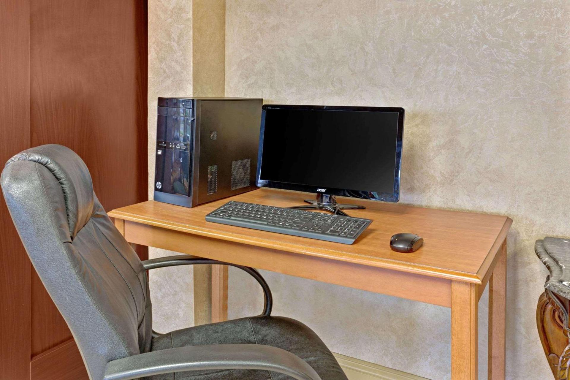 Ramada by Wyndham Baltimore West photo 6