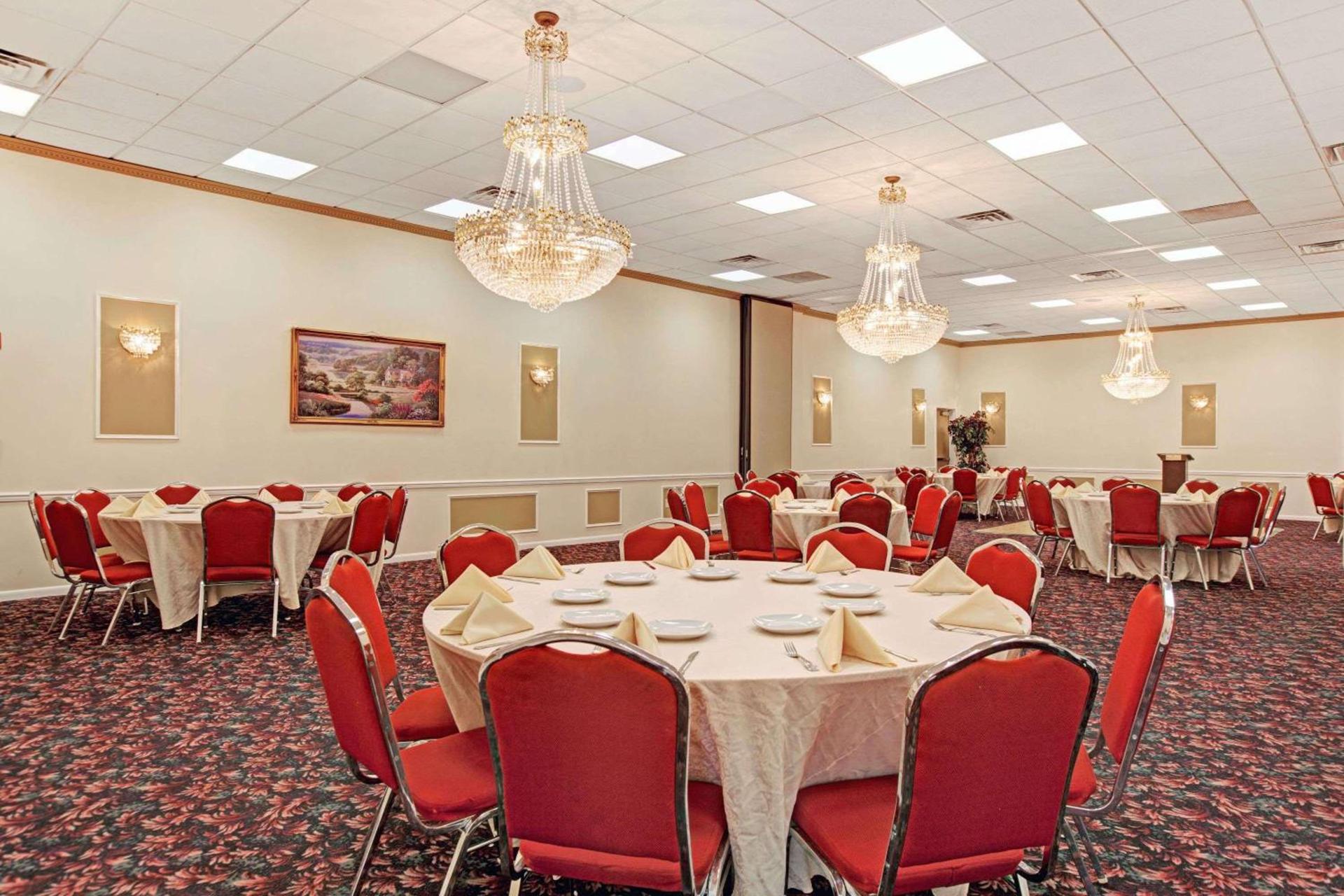 Ramada by Wyndham Flemington photo 12