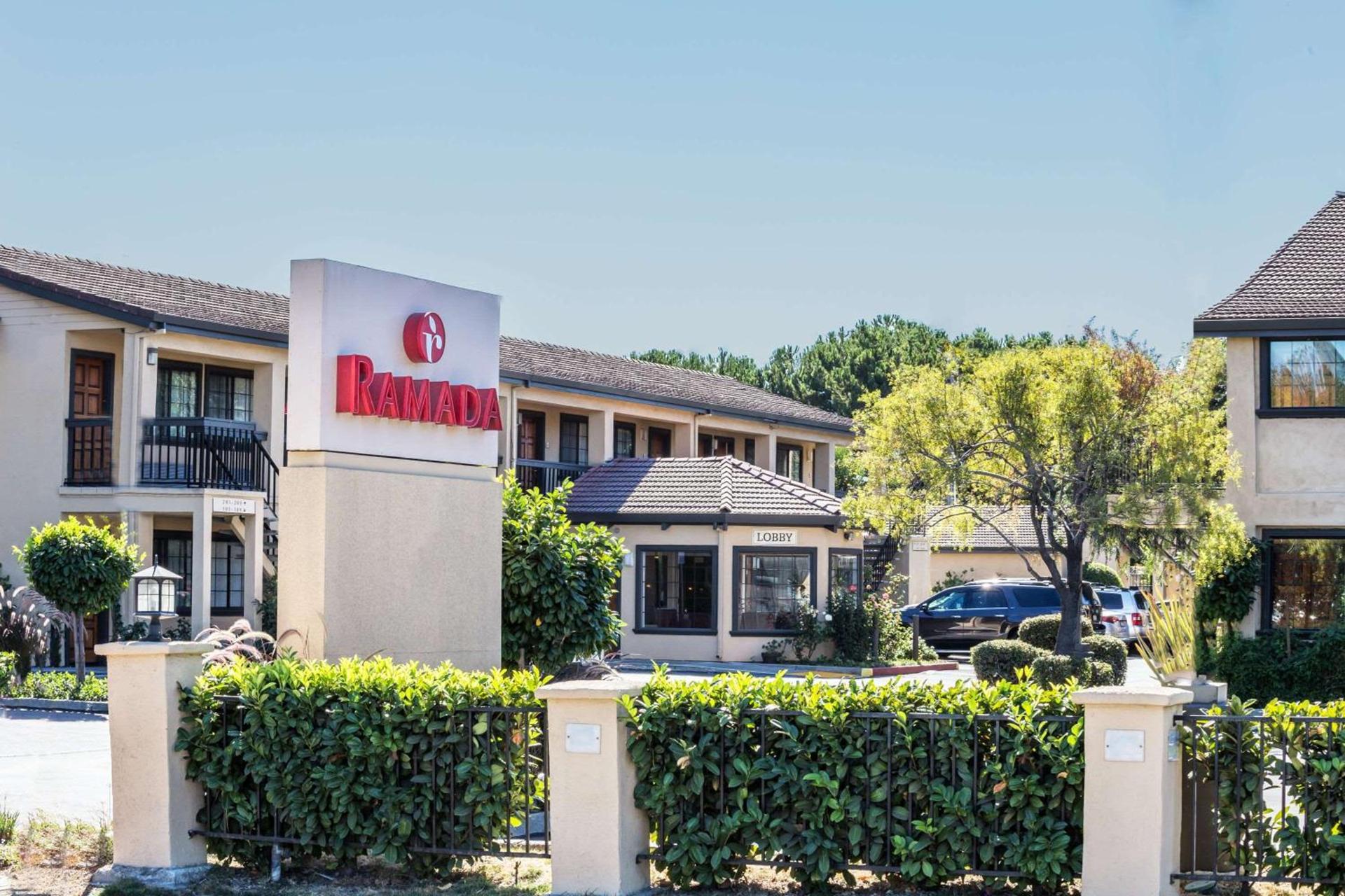Ramada by Wyndham Mountain View photo 2