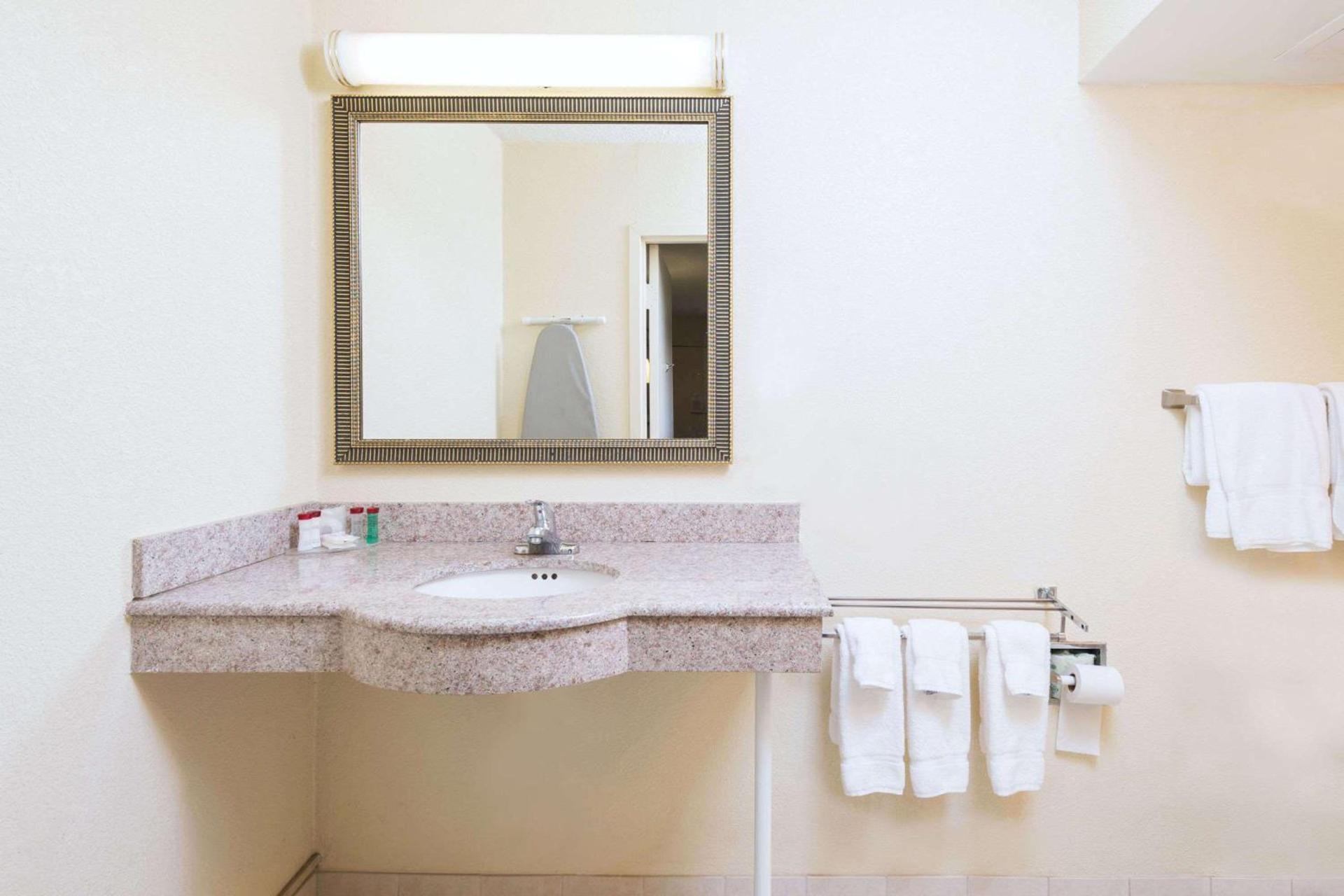 Ramada by Wyndham Pikesville/Baltimore North photo 25
