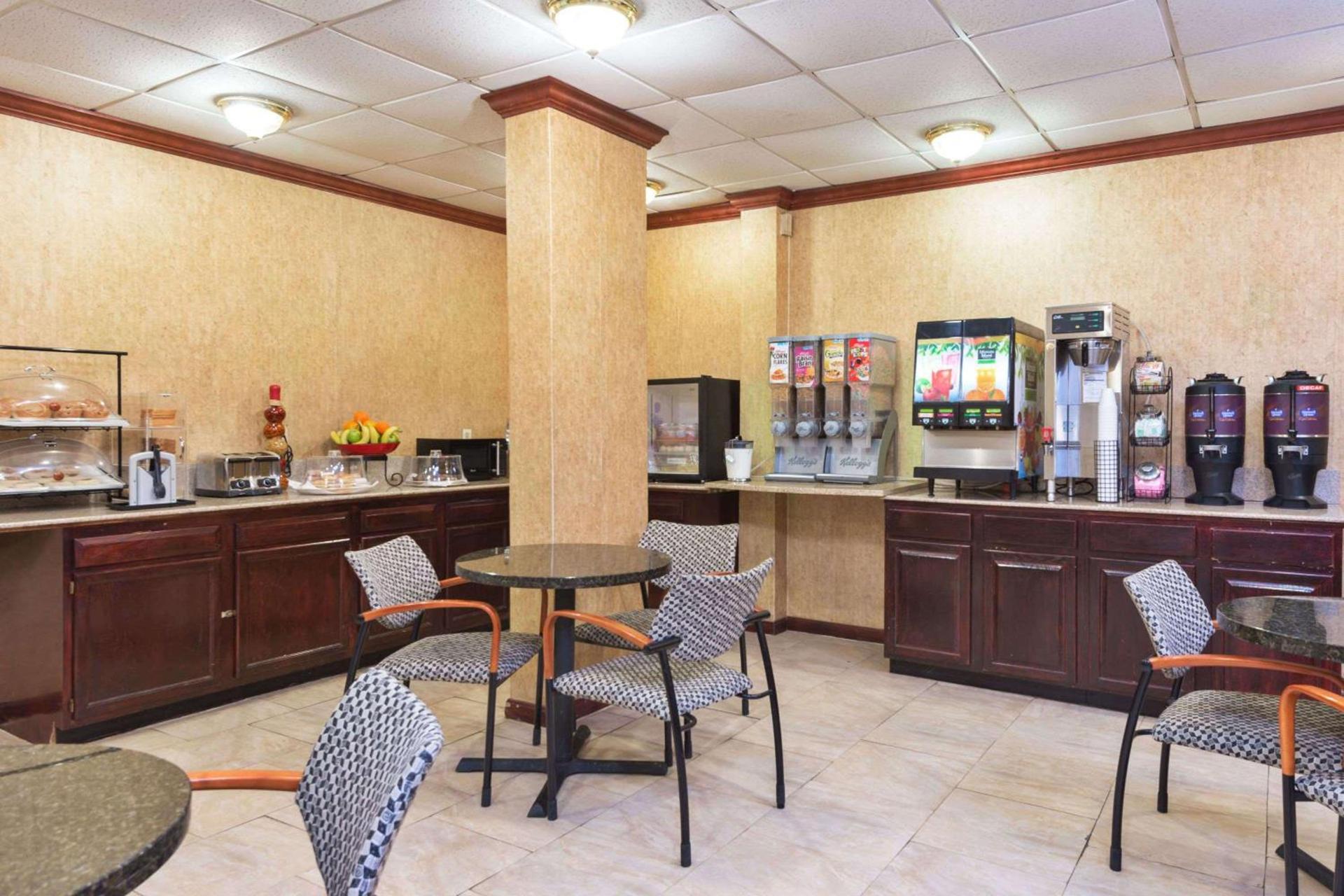 Ramada by Wyndham Pikesville/Baltimore North photo 22