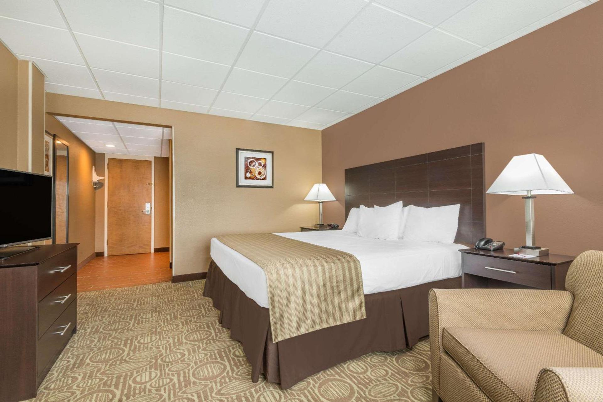 Ramada by Wyndham Paintsville Hotel & Conference Center photo 11
