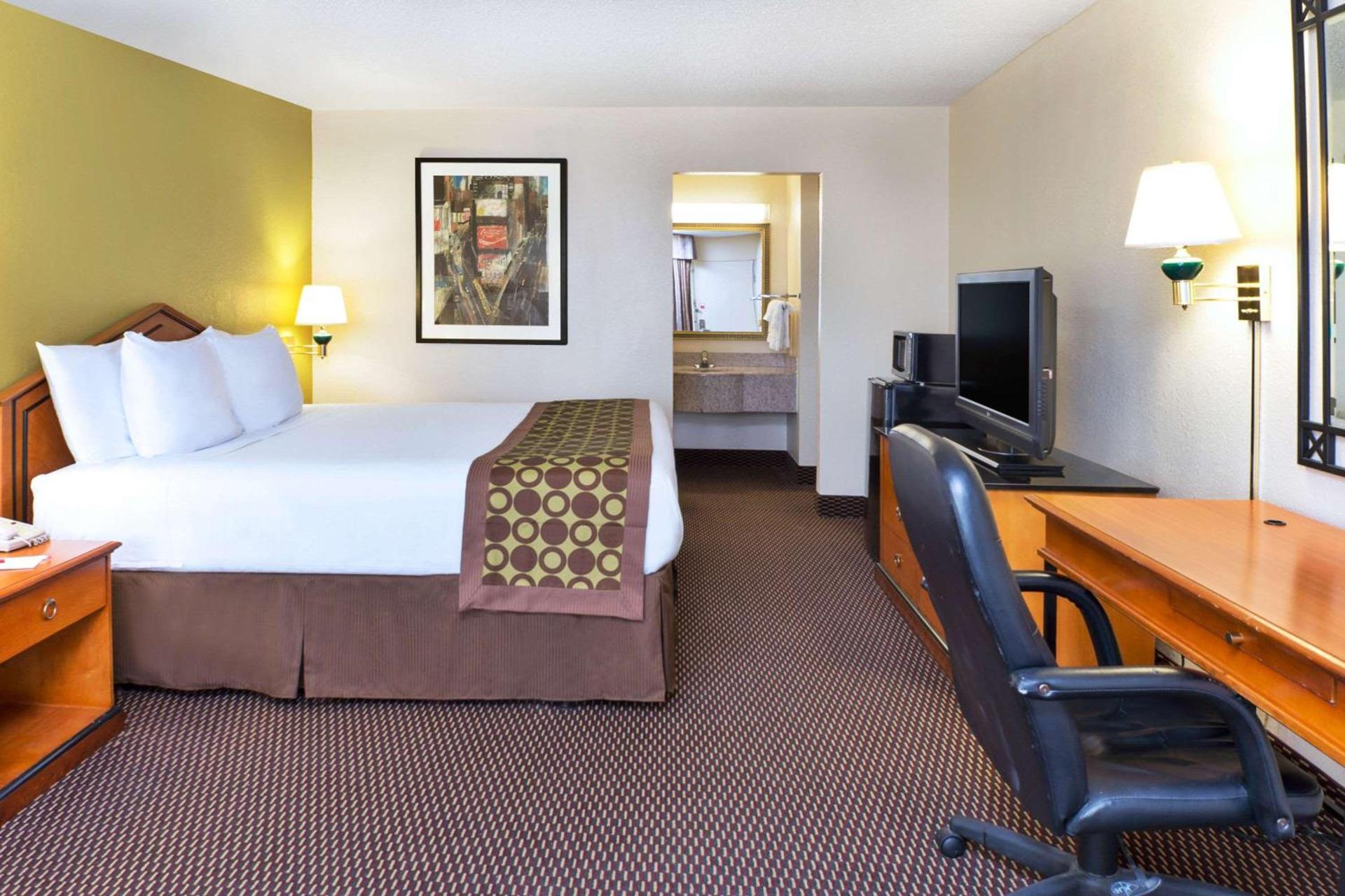 Ramada by Wyndham Pikesville/Baltimore North photo 19