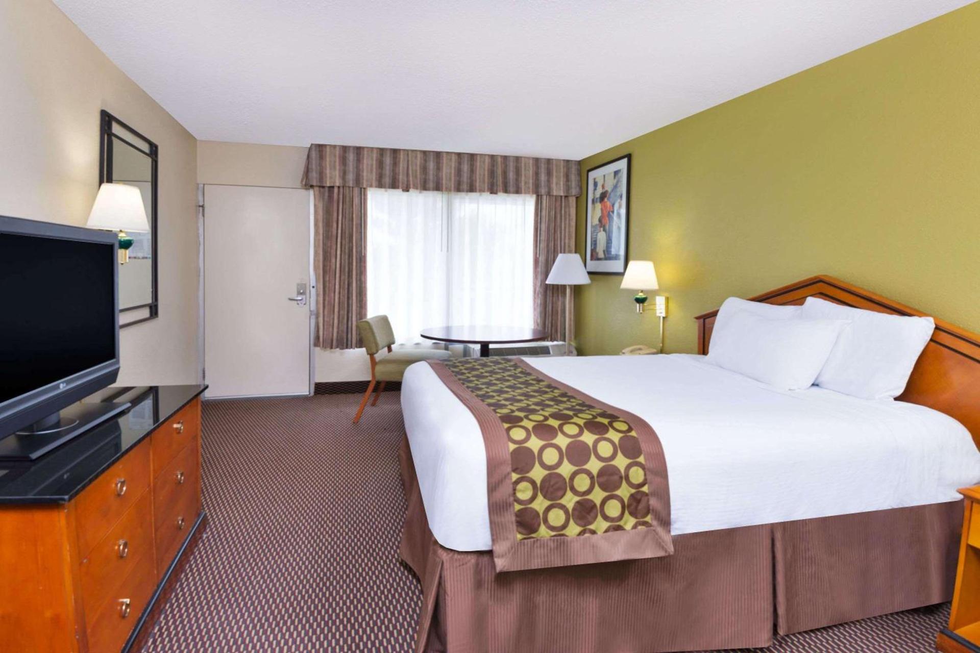 Ramada by Wyndham Pikesville/Baltimore North photo 17