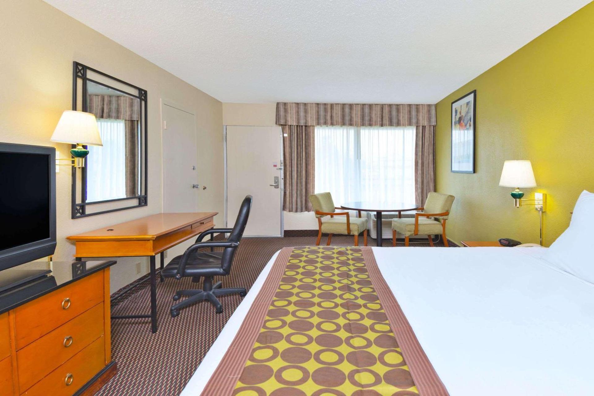 Ramada by Wyndham Pikesville/Baltimore North photo 15